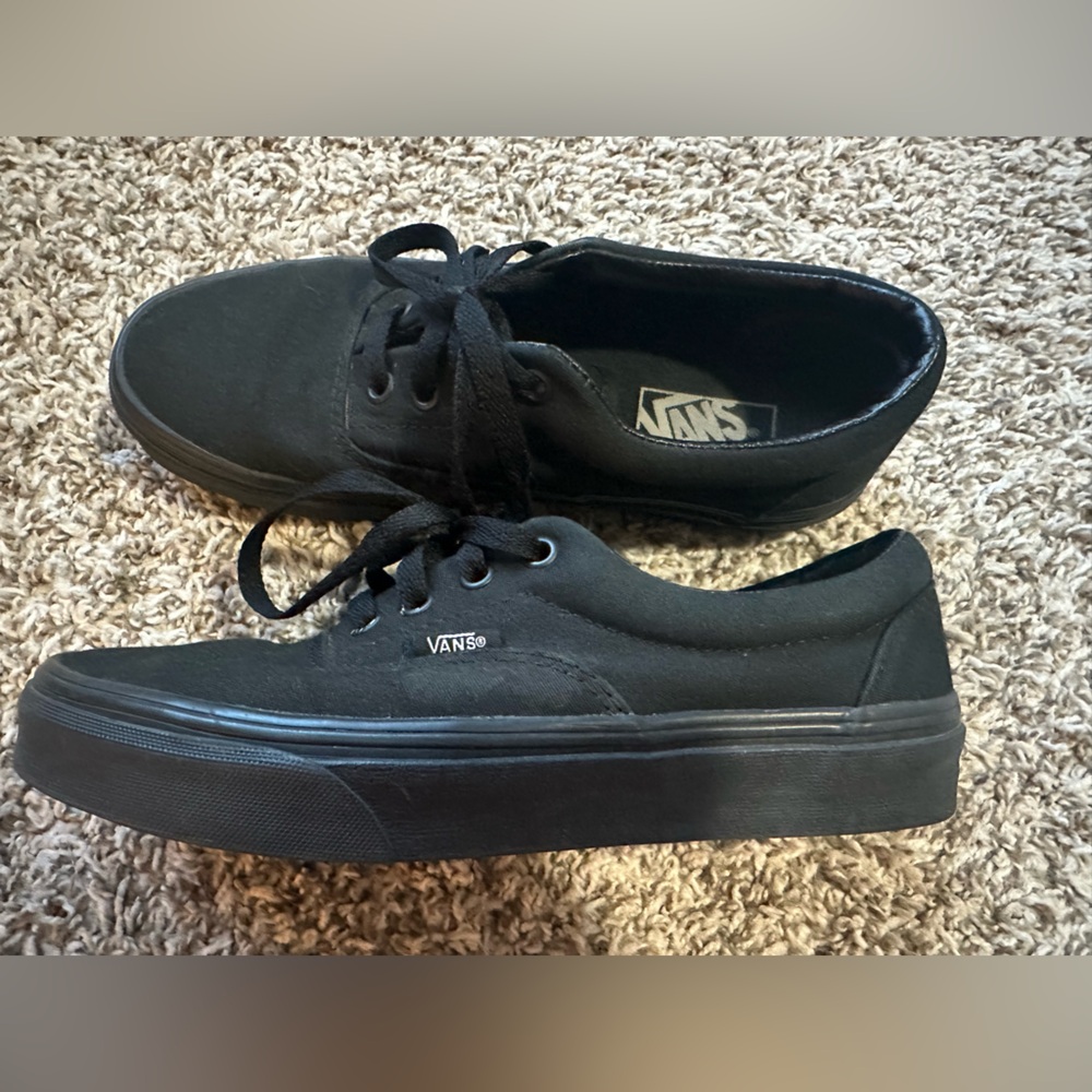 WOMEN'S CLASSIC VANS SKATE SHOES - Picture 2 of 4